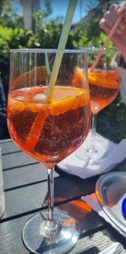 Aperol Spritz auf der Terrasse